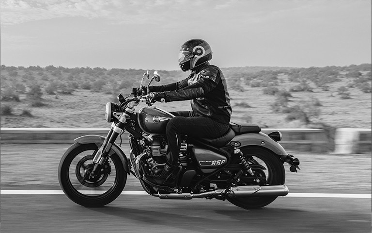 Royal Enfield Historia 2023